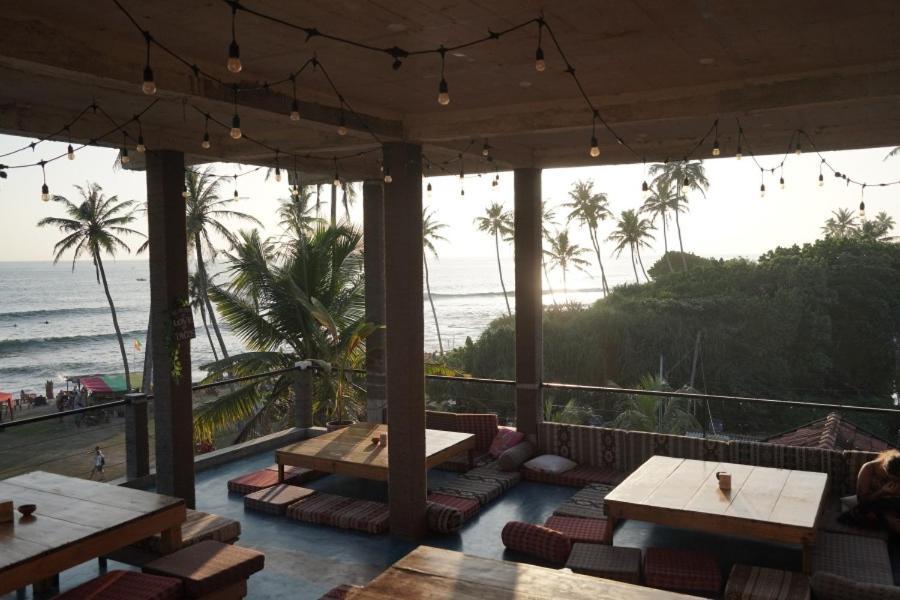 Funky Sol - Sunset Rooftop Bar, Hotel & Restaurant Weligama Buitenkant foto