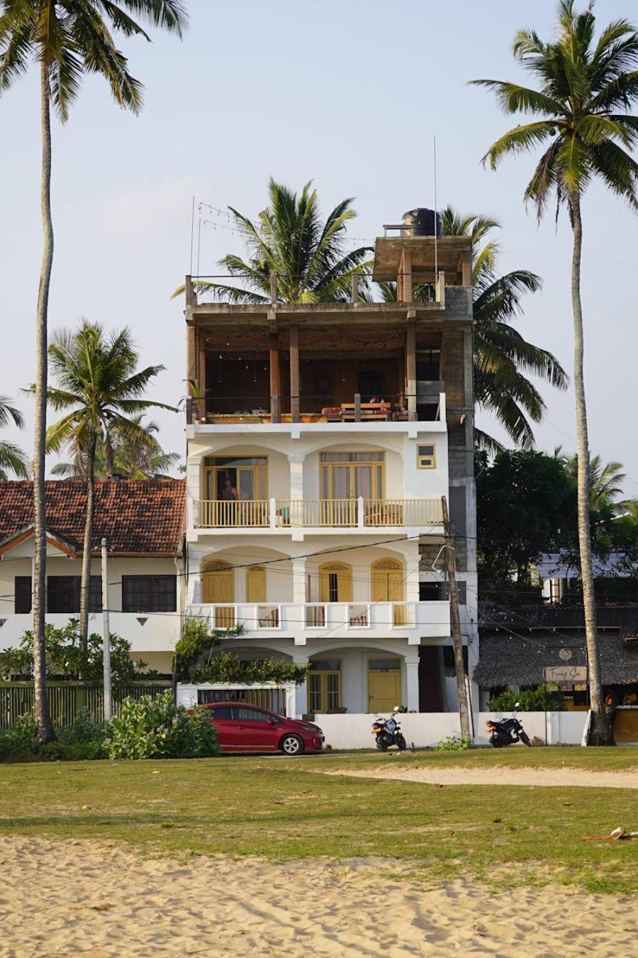 Funky Sol - Sunset Rooftop Bar, Hotel & Restaurant Weligama Buitenkant foto